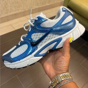 Nike Dynamic Blue and White Running Shoes